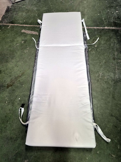 tumbona jardin piscina madera teka 191x57x30 12u +cojin 12u+mesa 63x63x30 6u.